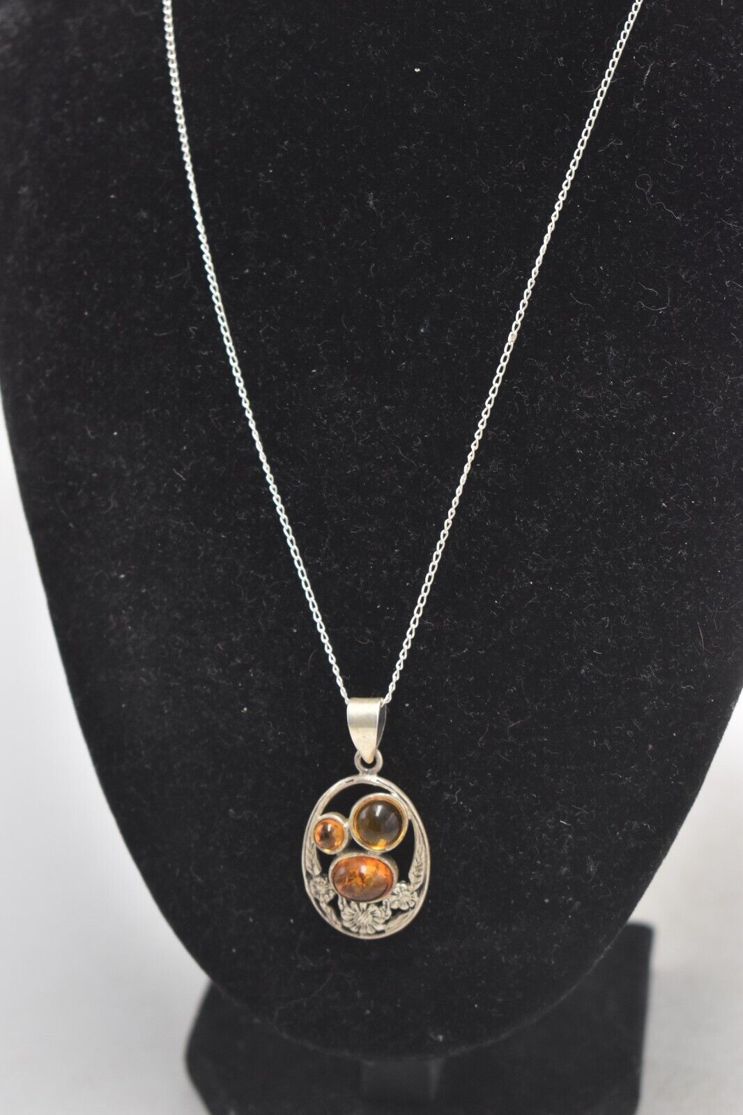 Vintage 925 Sterling Silver Amber Floral Pendant Necklace – 46cm Chain, 9.29g